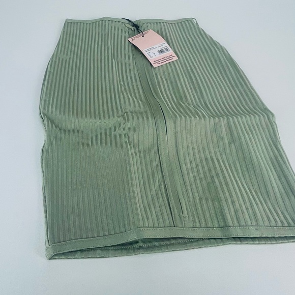 BANDAGE ZIP FRONT MINI SKIRT
SAGE - Picture 3 of 9